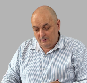 Giáo viên <br> Robert Gibb